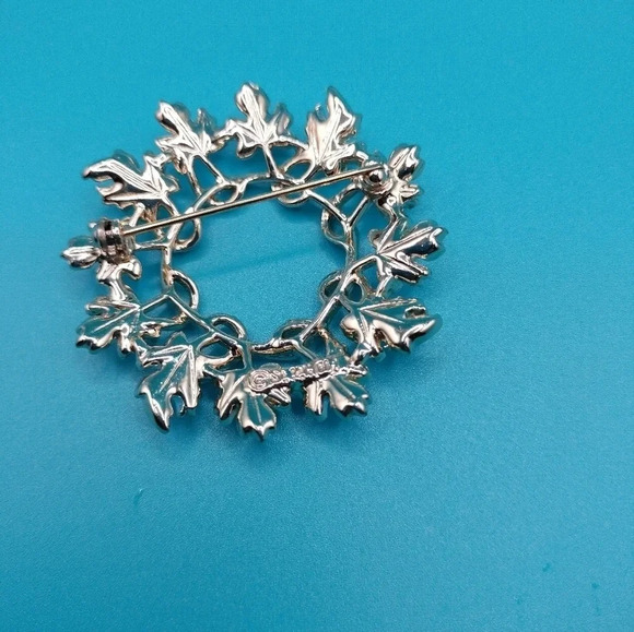 Sarah Coventry Gold and Silver Tone Leaf Wreath Brooch Pin 2" - Picture 4 of 7